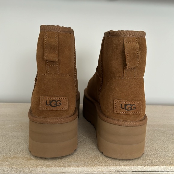 UGG Classic Mini Platform  Color: Chestnut  Size: 8 - Picture 5 of 6